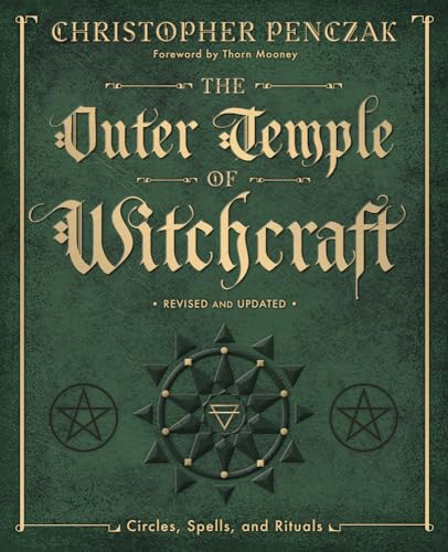 The Outer Temple of Witchcraft: Circles, Spells and Rituals - Paperback